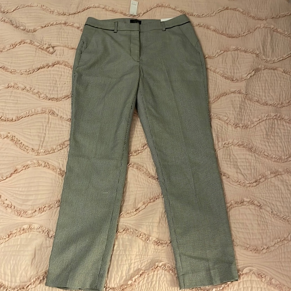 New. Size 8 black/white pants
